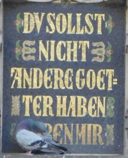 DSCN4487 10 Gebote Du sollst nicht andere Götter haben DSCN4487 10 Gebote Du sollst nicht andere Götter haben